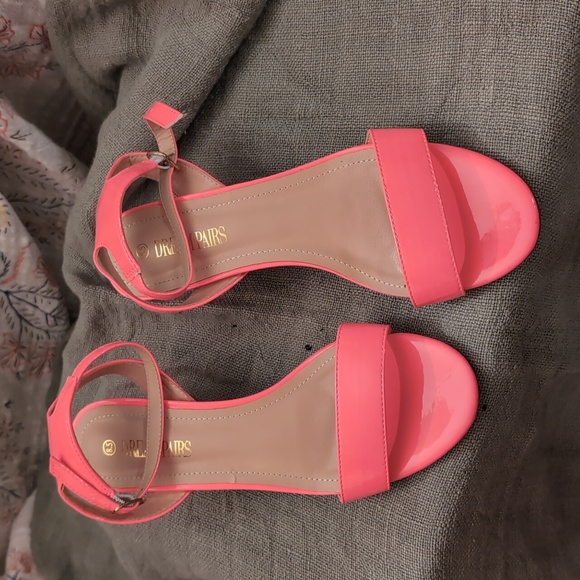 Neon Pink Sandals Size 8.5 - Picture 1 of 4